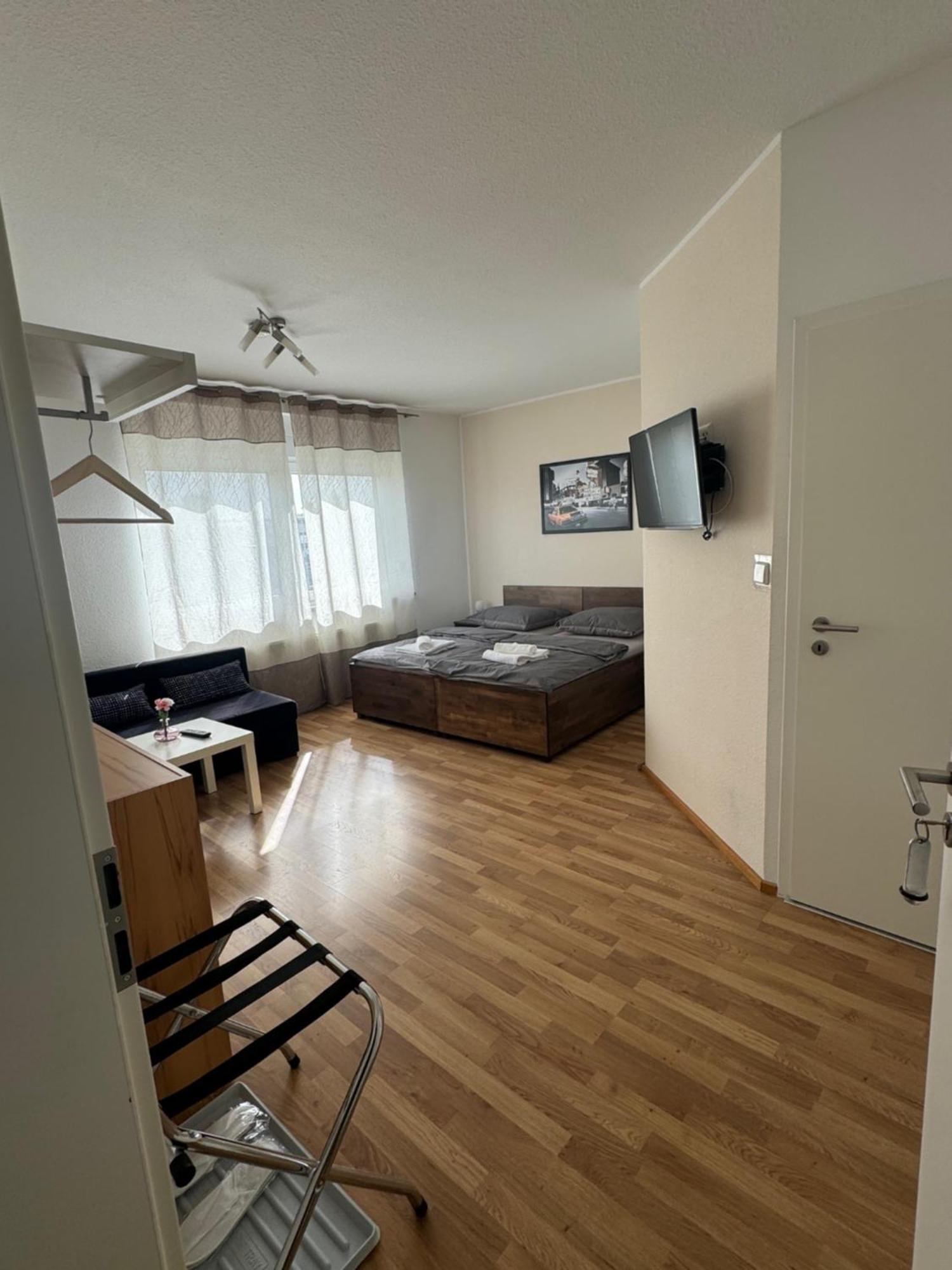 Skypension Schoenefeld Exterior photo